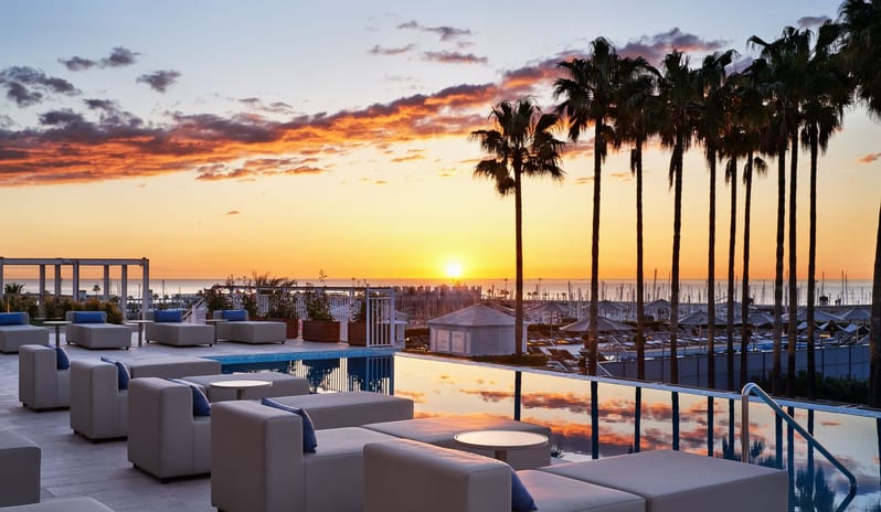 INFINITY POOL LOUNGE EXTERIOR